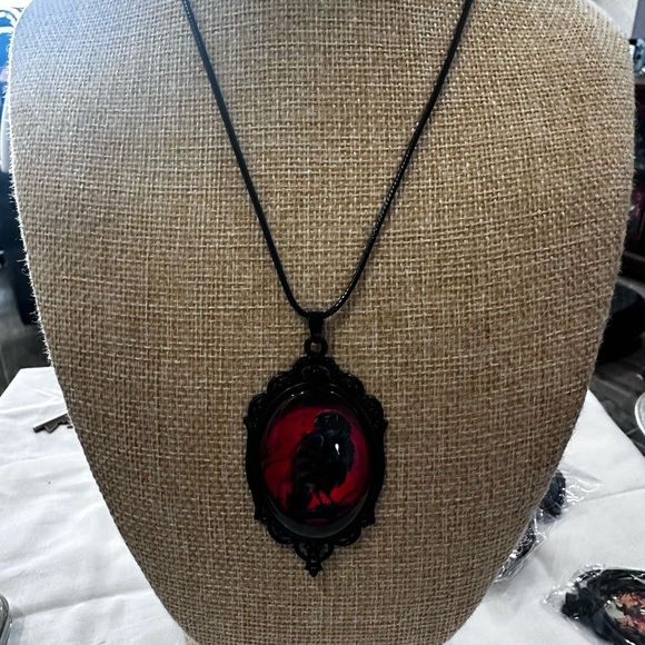Jewelry - Vintage Style Raven w/ red background New 2.5"​